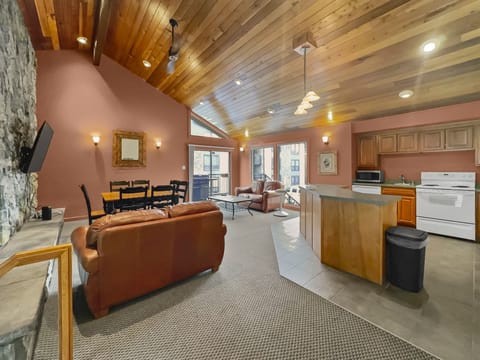 Condo, 2 Bedrooms | Interior