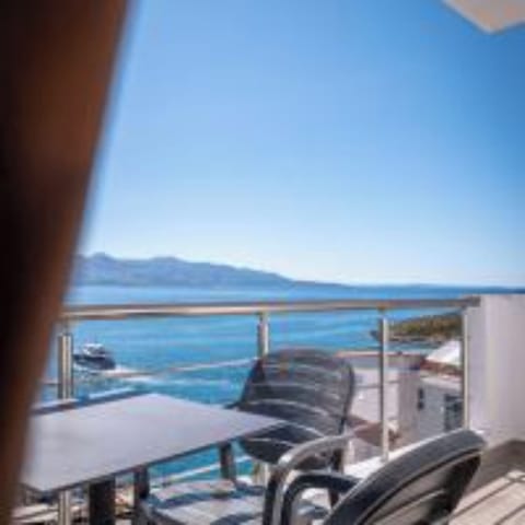 Deluxe Studio Suite, Sea View | Balcony