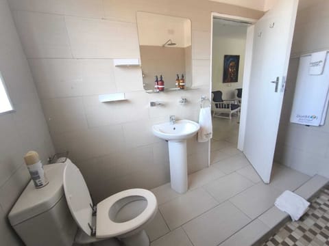 Room, 3 Bedrooms, Smoking, Balcony | Bathroom