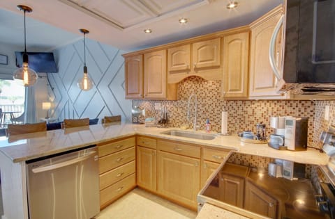 Studio | Private kitchen | Fridge, oven, coffee/tea maker, toaster