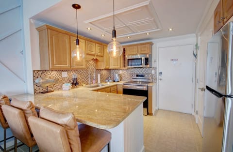 Studio | Private kitchen | Fridge, oven, coffee/tea maker, toaster