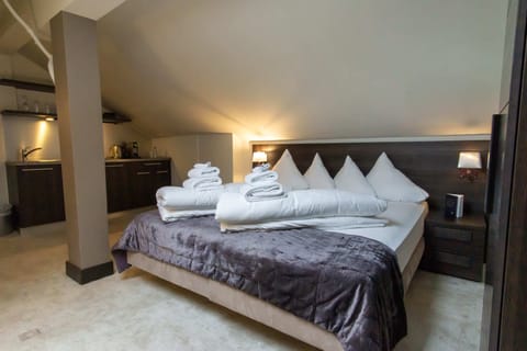 Traditional Double Room | In-room safe, blackout drapes, free WiFi, bed sheets