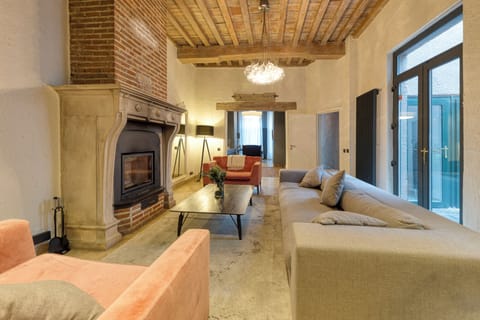 Luxury House | Living area | Flat-screen TV