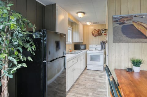 Family Cabin | Private kitchen | Fridge, coffee/tea maker, toaster, cookware/dishes/utensils