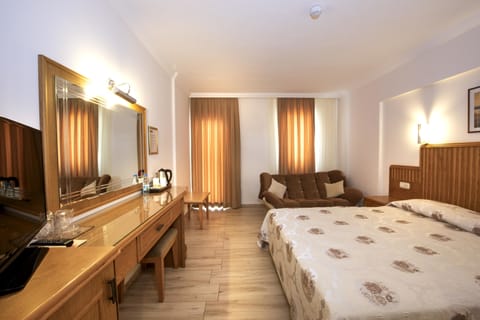 Deluxe Double or Twin Room, 1 Bedroom | Premium bedding, minibar, desk, blackout drapes