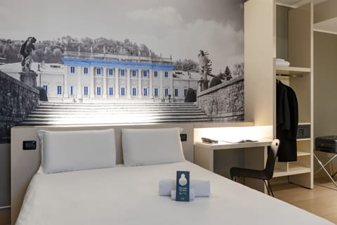 Economy Double Room, Non Smoking, No Windows | In-room safe, desk, iron/ironing board, free WiFi