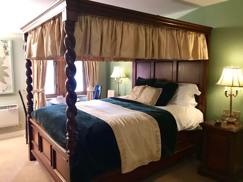 Four Poster Double Room | Desk, iron/ironing board, free WiFi, bed sheets