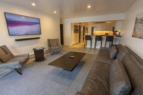 Premier Condo, 3 Bedrooms (2 1/2 Bath) | Living area | TV, fireplace, DVD player, iPod dock