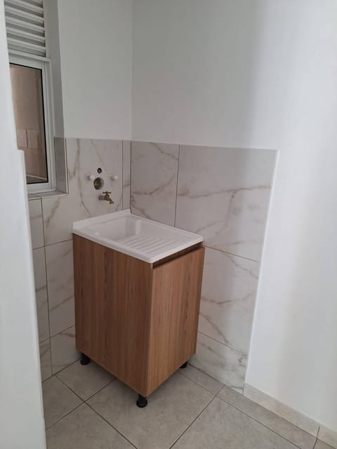 Apartment, 2 Bedrooms, Accessible, City View | Bathroom