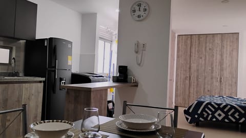 Loft, 1 Bedroom, Smoking, City View | Dining