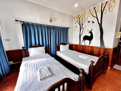 Standard Twin Room, Balcony | Desk, free WiFi