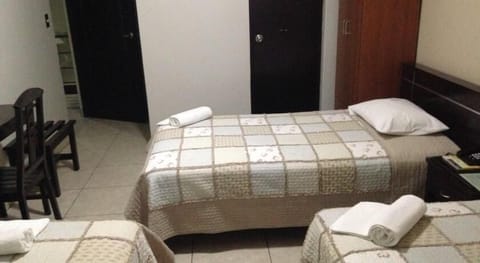 Triple Room | Desk, free WiFi, bed sheets