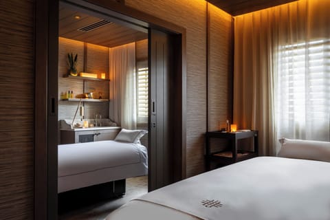 Couples treatment rooms, steam room, body treatments, hot stone massages