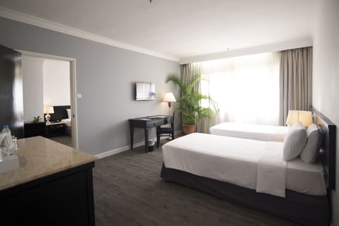 Family Suite | 1 bedroom, minibar, in-room safe, desk