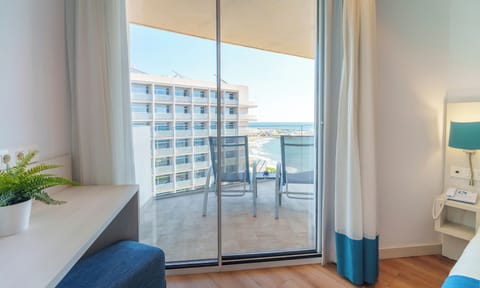 Down comforters, in-room safe, desk, laptop workspace