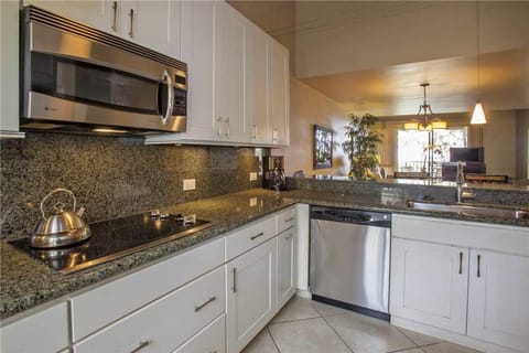 Suite, 3 Bedrooms, 3 Bathrooms, Ocean View | Private kitchen | Fridge, microwave, coffee/tea maker