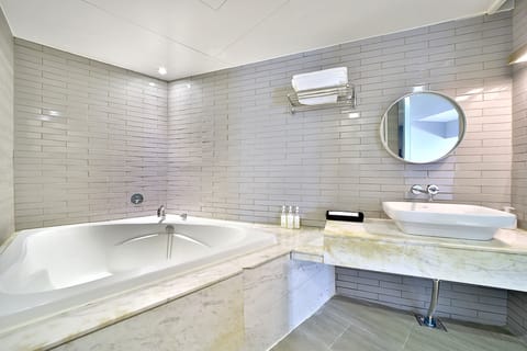 Royal Double Room (Check-in time 6PM) | Bathroom | Bathtub, free toiletries, hair dryer, bathrobes