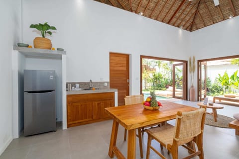 Basic Villa | Dining