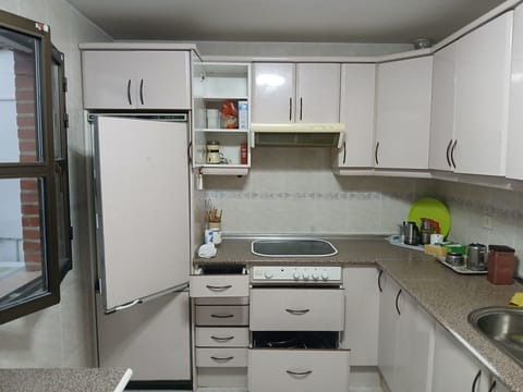 Room, 1 Bedroom, Smoking, Patio | Private kitchen