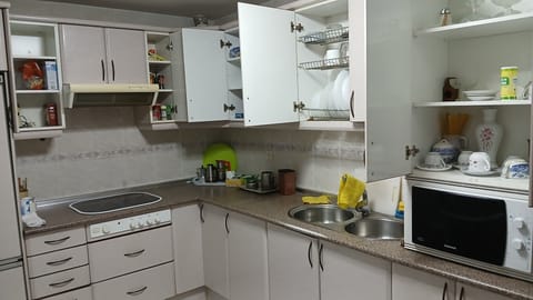 Room, 1 Bedroom, Smoking, Patio | Private kitchen