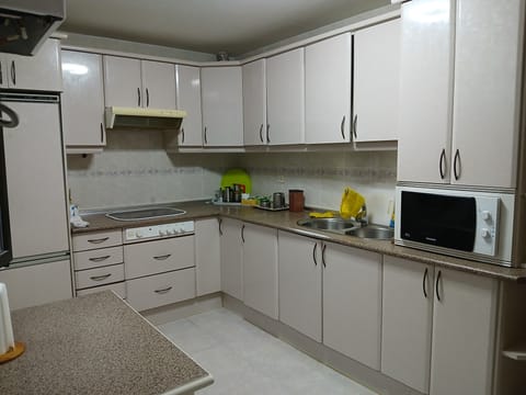 Room, 1 Bedroom, Smoking, Patio | Private kitchen