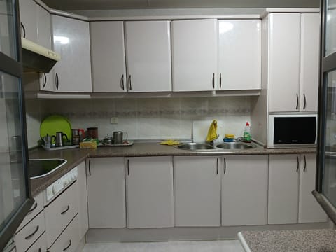 Room, 1 Bedroom, Smoking, Patio | Private kitchen