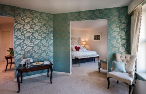 Deluxe Double or Twin Room, 1 Double Bed, Marina View | Desk, laptop workspace, iron/ironing board, free WiFi