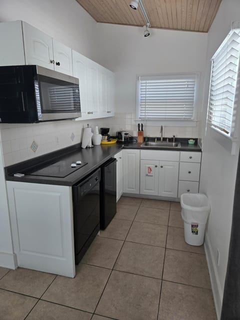 Villa, 1 King Bed with Sofabed, Kitchen at Wicker House, 913 Duval Street | Private kitchen | Fridge, microwave, coffee/tea maker