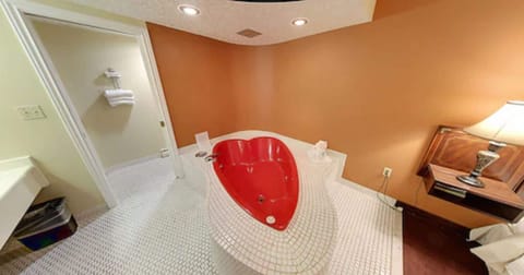Romantic Room, 1 Queen Bed, Jetted Tub | Jetted tub