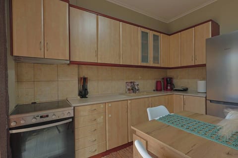 Apartment, 2 Bedrooms | Private kitchen | Toaster