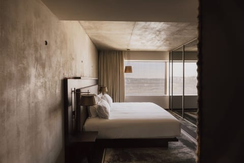 Premium bedding, free cribs/infant beds, free WiFi, bed sheets