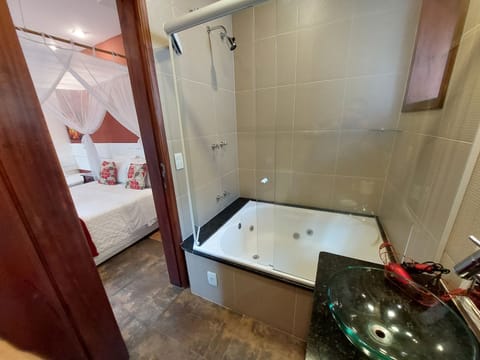 Superior Suite | Bathroom