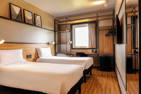 Room, 2 Twin Beds | Minibar, in-room safe, desk, free WiFi