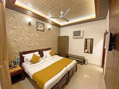 Standard Double Room | Free WiFi