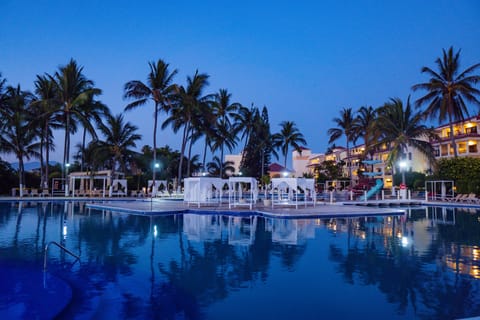 Outdoor pool, pool umbrellas