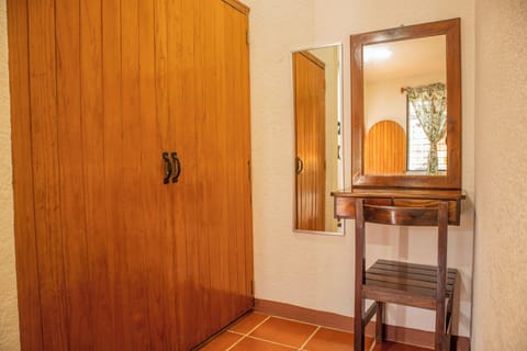 Desk, laptop workspace, free WiFi, bed sheets