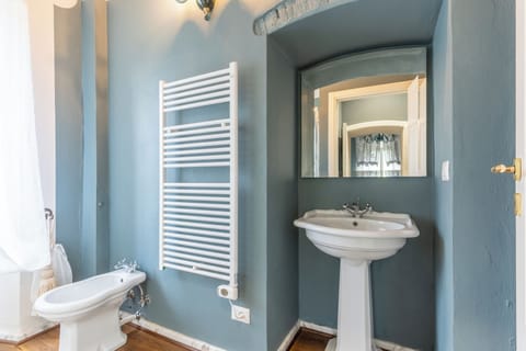 Comfort Double or Twin Room, Mountain View | In-room safe, cribs/infant beds, travel crib, free WiFi