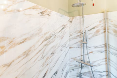 Superior Suite, Mountain View | Bathroom | Shower, hair dryer, soap, shampoo