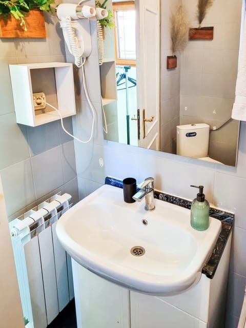 Apartment | Bathroom | Combined shower/tub, towels, soap, toilet paper