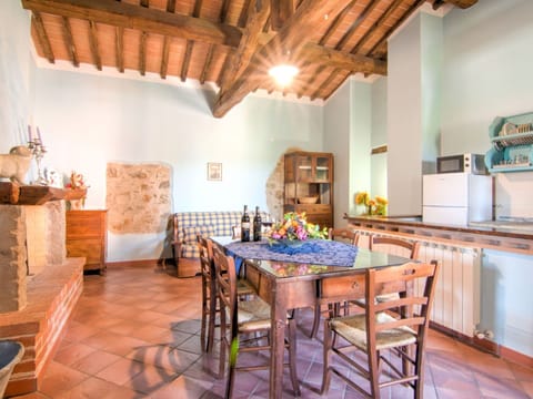 Classic House, 3 Bedrooms | Living room