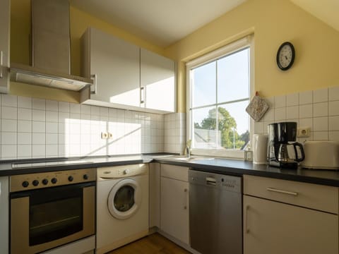 Classic Apartment, 3 Bedrooms | Private kitchen | Fridge, microwave, oven, dishwasher