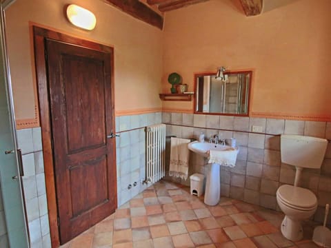 Classic House, 2 Bedrooms | Bathroom | Shower