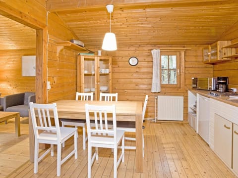 Classic House, 3 Bedrooms | Dining