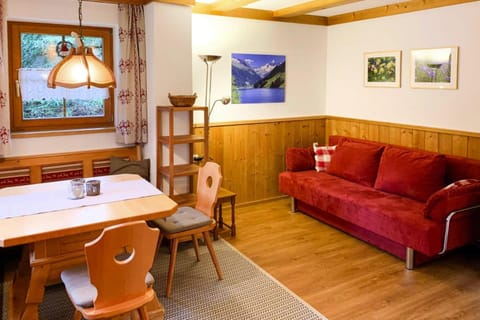 Classic Apartment, 3 Bedrooms | Dining