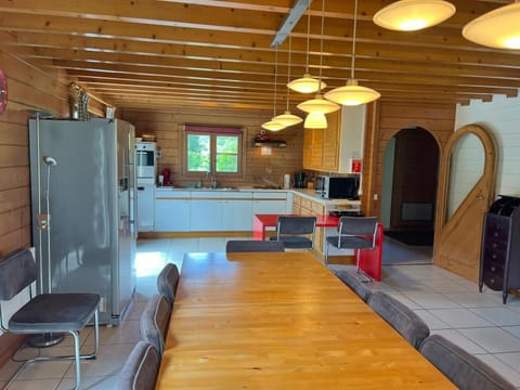 Classic House, 4 Bedrooms | Dining