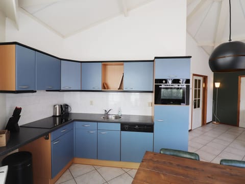 Classic House, 3 Bedrooms | Private kitchen | Microwave, dishwasher, coffee/tea maker, highchair