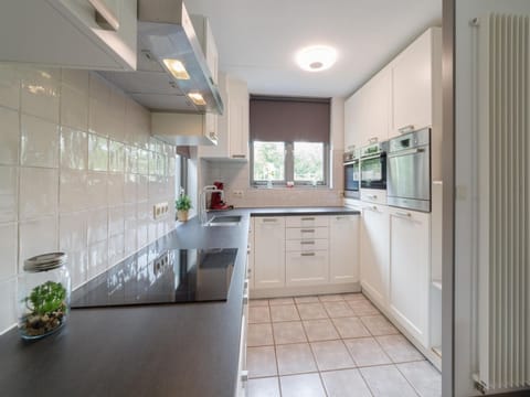 Romantic House, 4 Bedrooms | Private kitchen | Fridge, microwave, dishwasher, coffee/tea maker