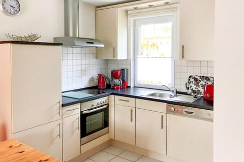 Classic House, 2 Bedrooms | Private kitchen | Fridge, oven, dishwasher, coffee/tea maker