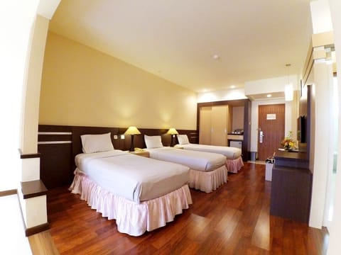 Deluxe Room, 3 Twin Beds | Free WiFi, bed sheets