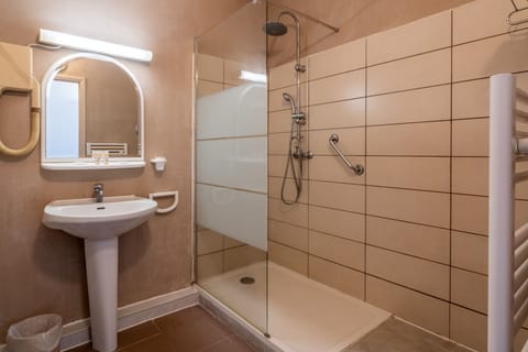 Double Room, Garden View | Bathroom | Bathtub, free toiletries, towels